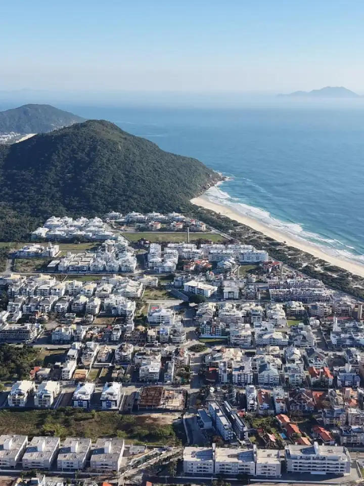 Vista aérea da praia dos Ingleses, no Norte da Ilha de Florianópolis